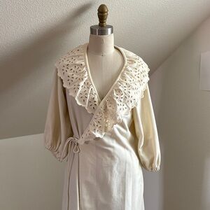 Women's Vintage Cream Eyelet Embroidery Collar Wrap Robe